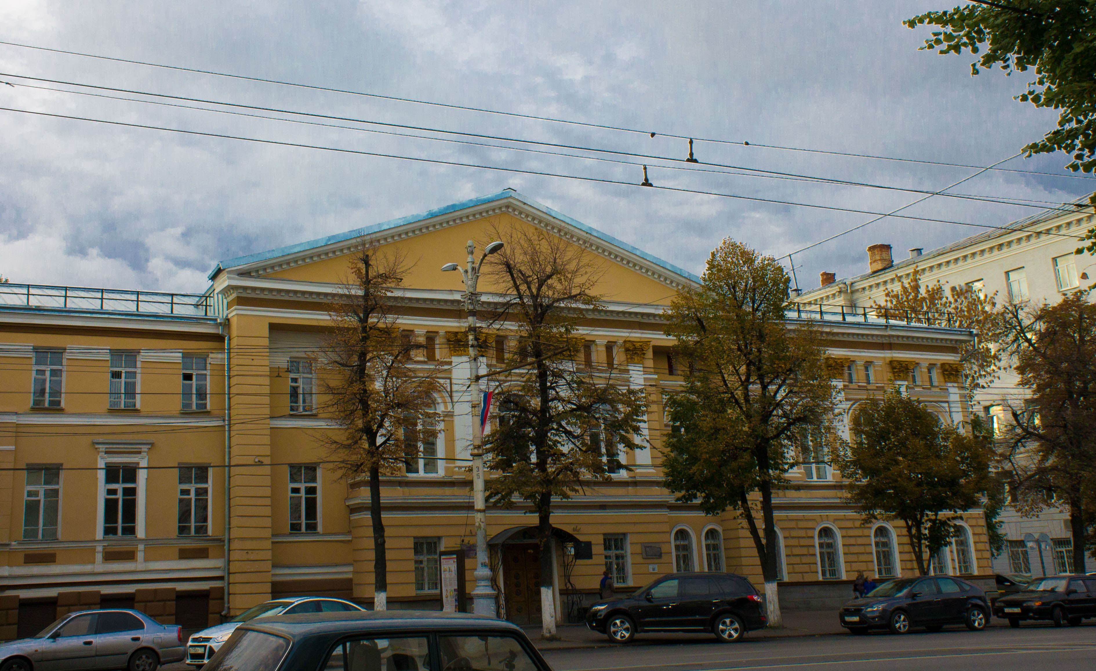 Миниатюра: Дом губернатора, вид на фасад. Историческая фотография 2015 года.