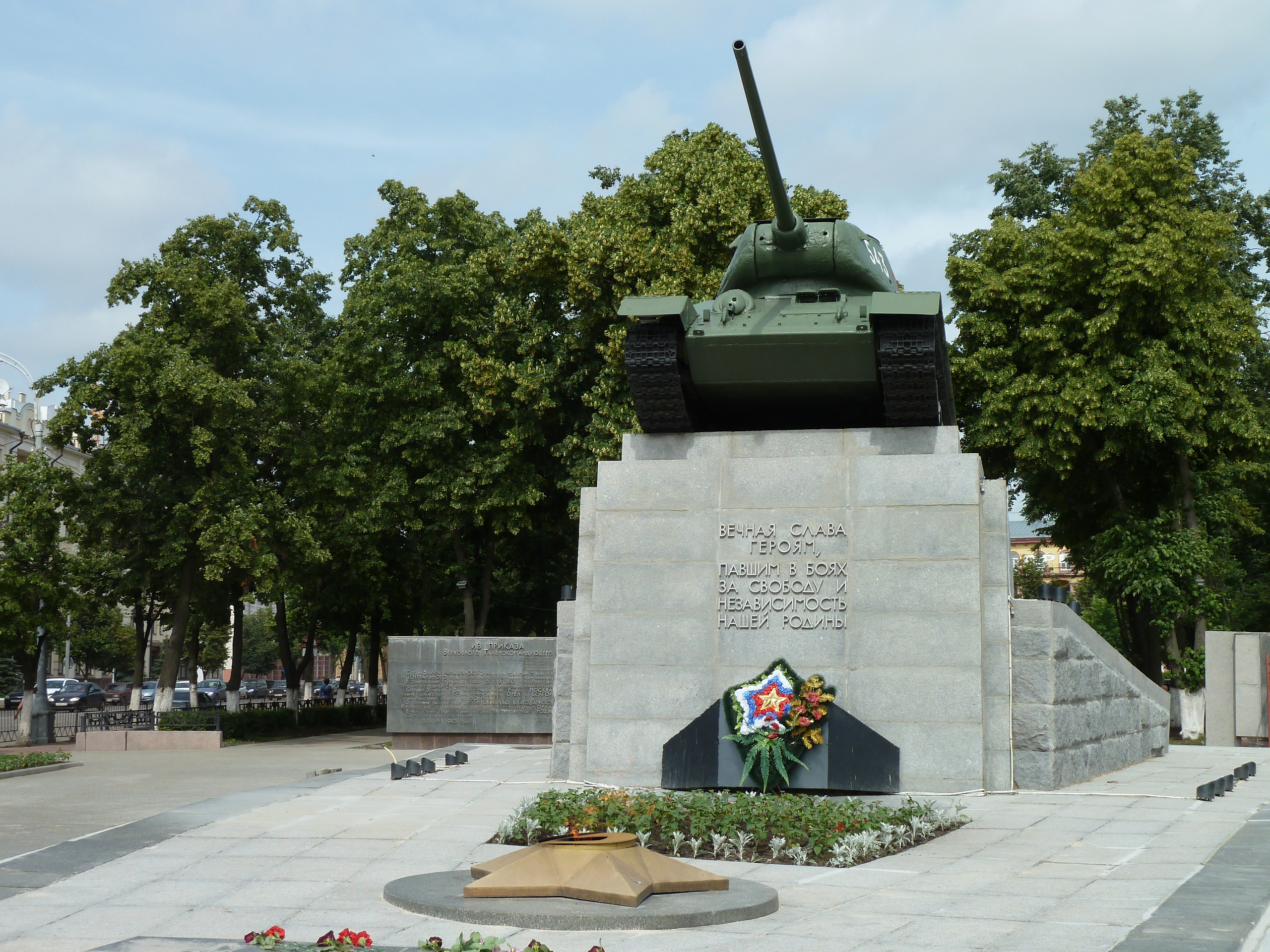 Памятник-танк в орловском сквере Танкистов