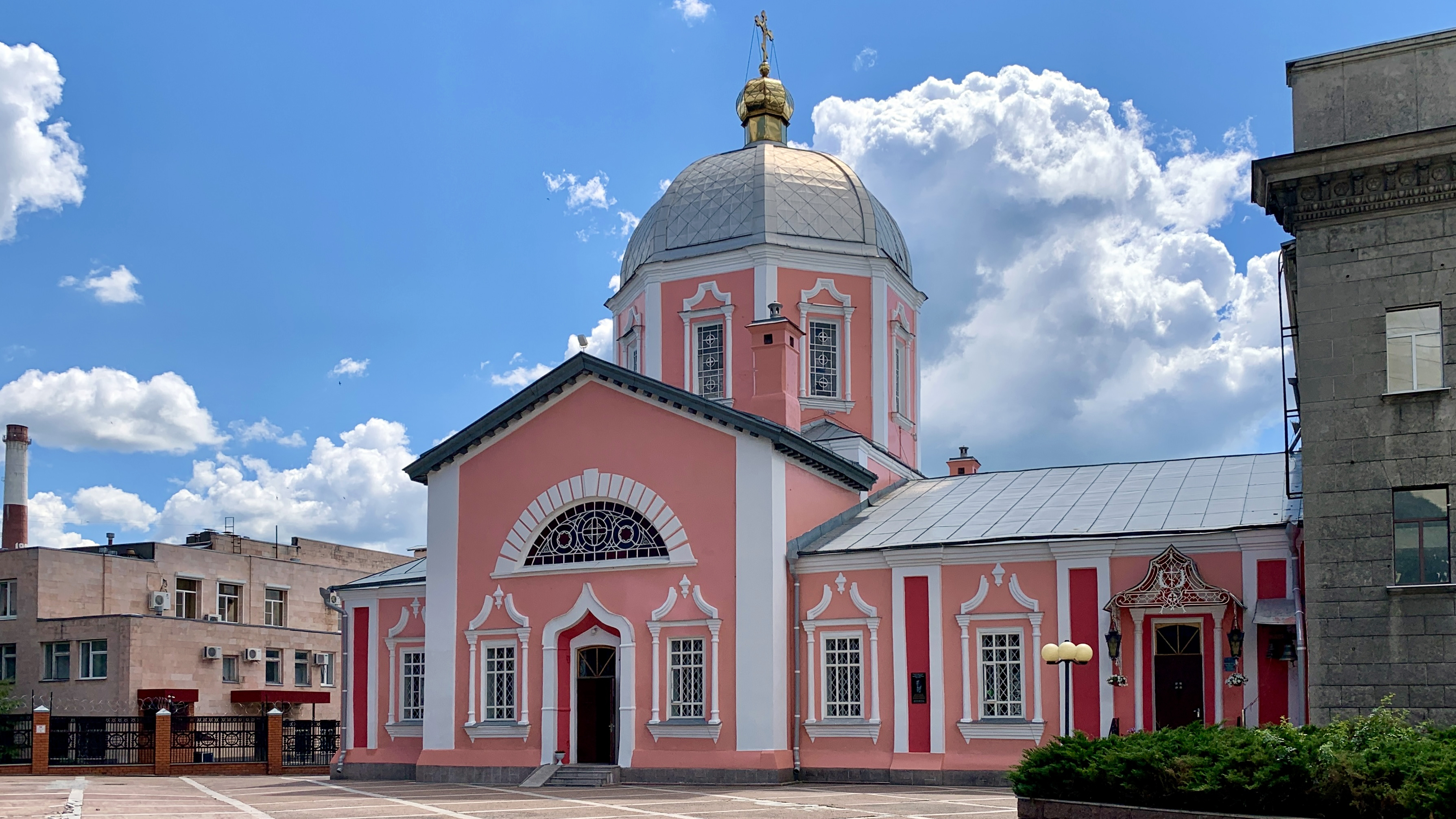 Воскресенско - Ильинский храм в Курске. Снимок 2024 года.