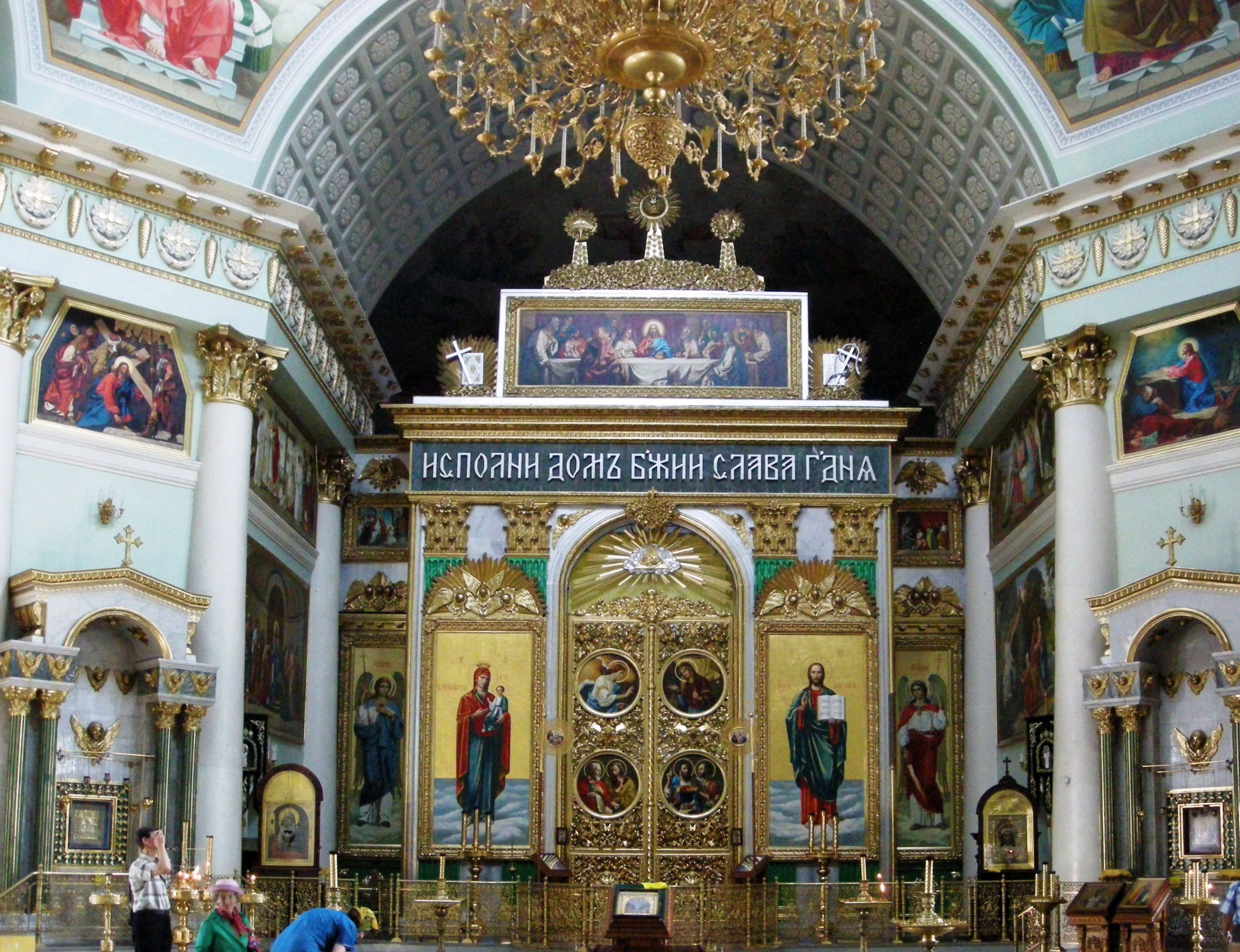 Миниатюра: Иконостас и колонны, июль 2009